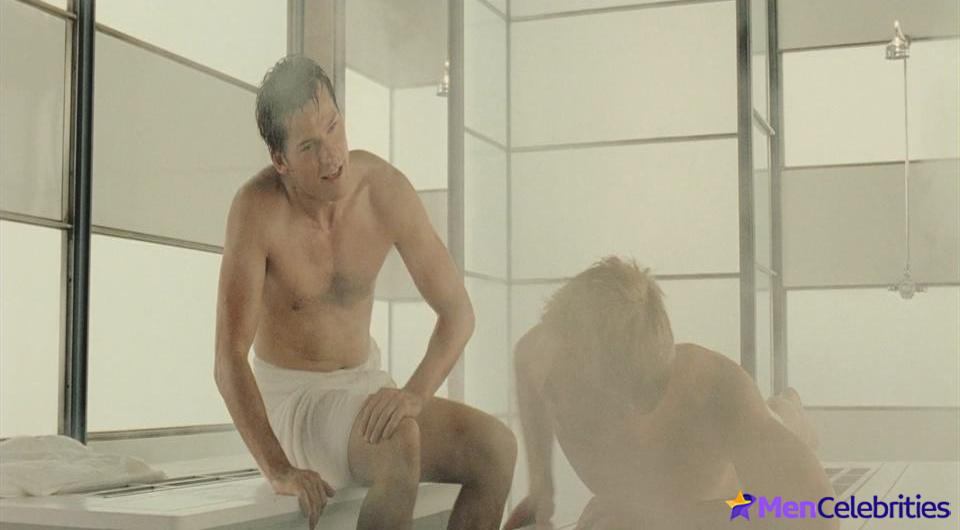 Nikolaj Coster-Waldau frontal nude and sex scenes