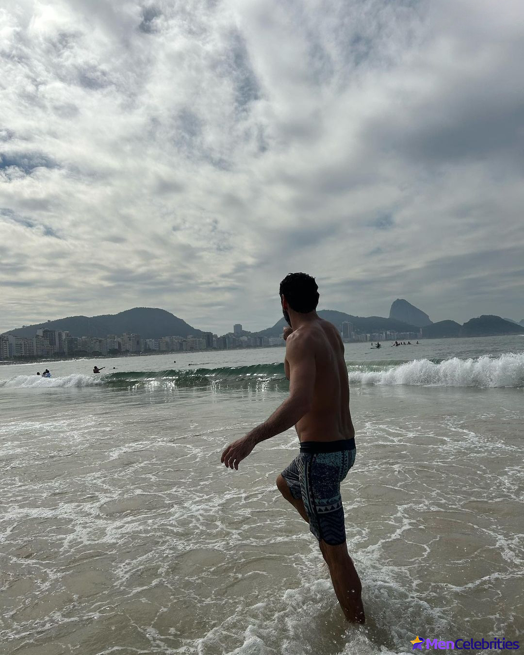 Nikolas Antunes shirtless