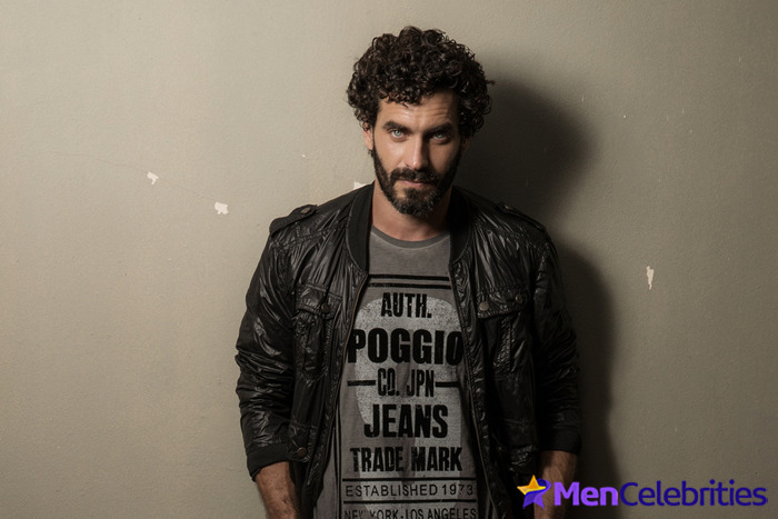 Nikolas Antunes shirtless photos