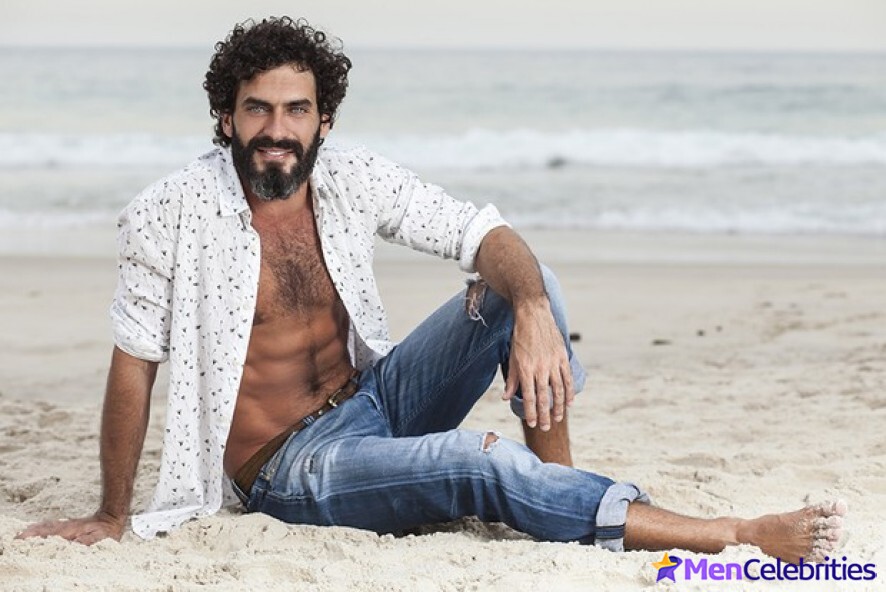 Nikolas Antunes shirtless photos