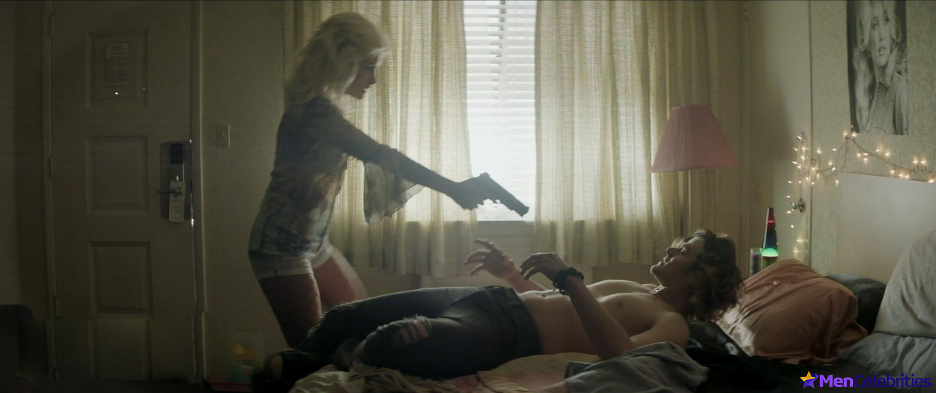 Robert Aramayo nude and gay scenes