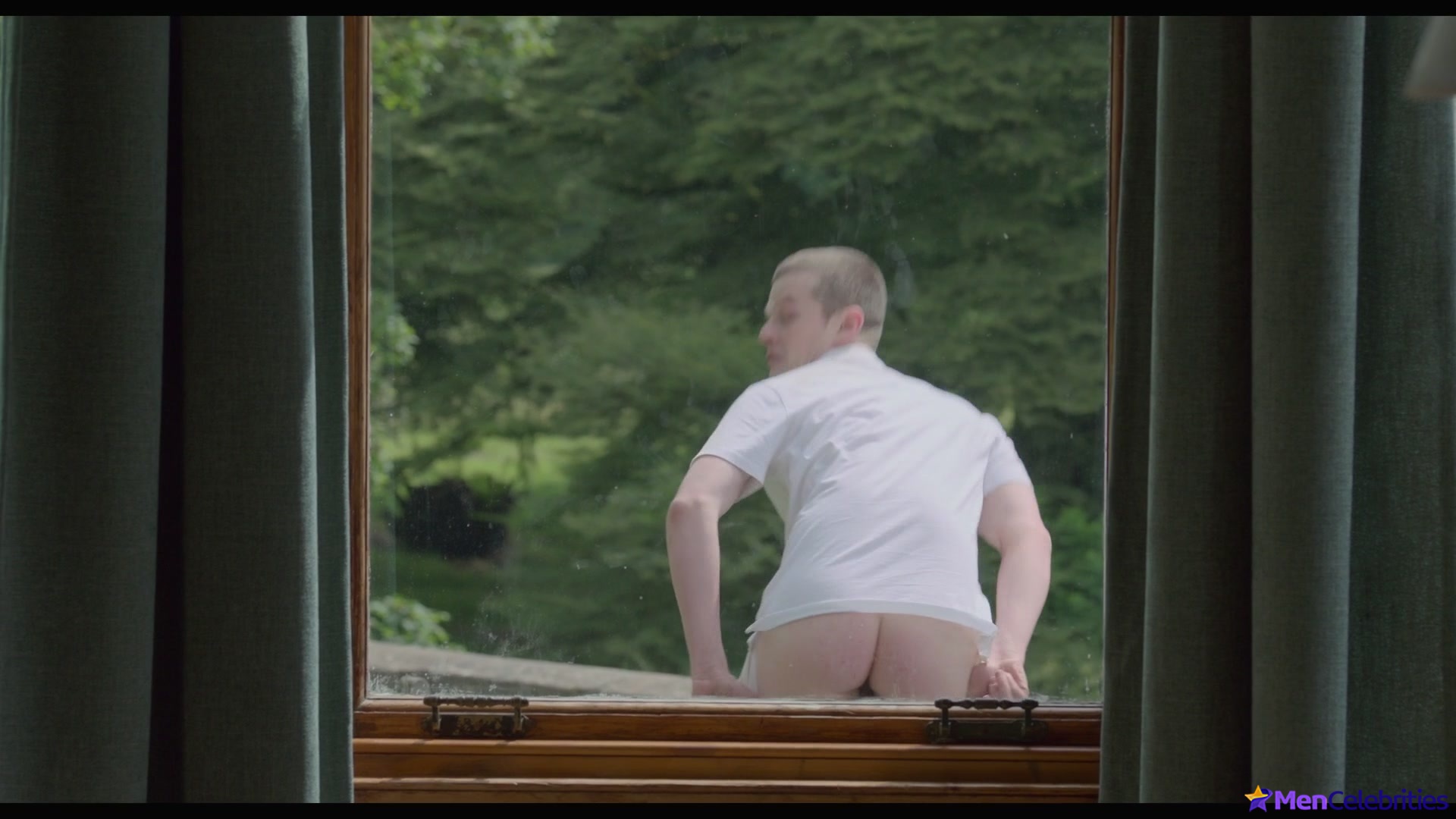 Robert Aramayo nude and gay scenes