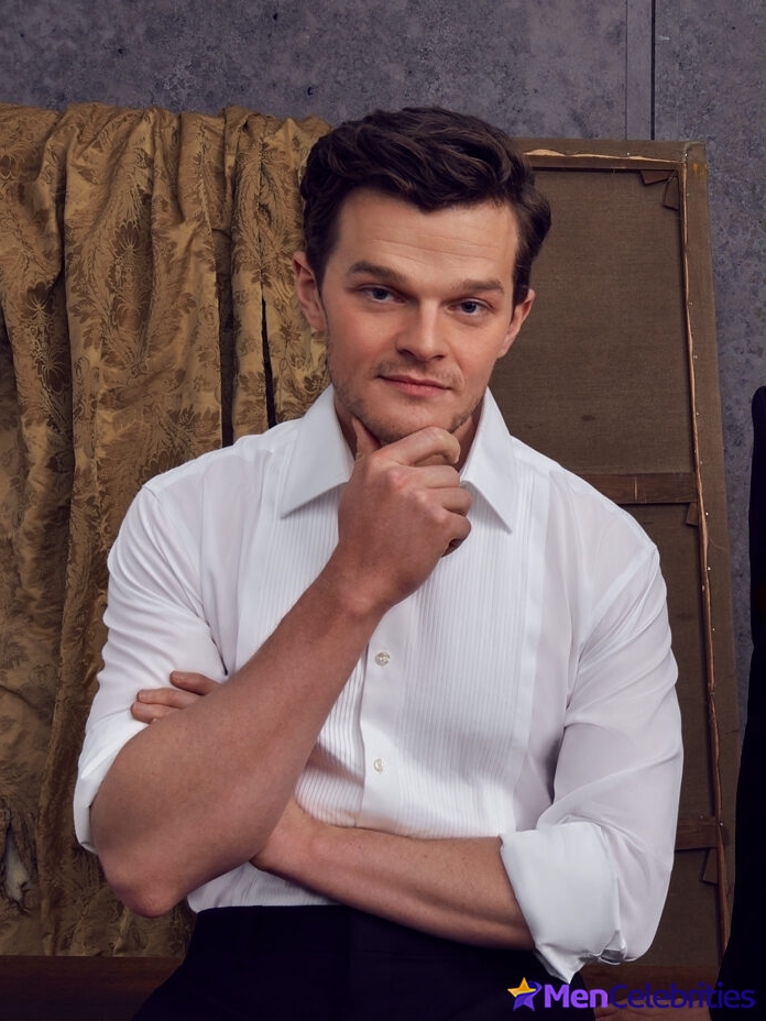 Robert Aramayo sexy photos