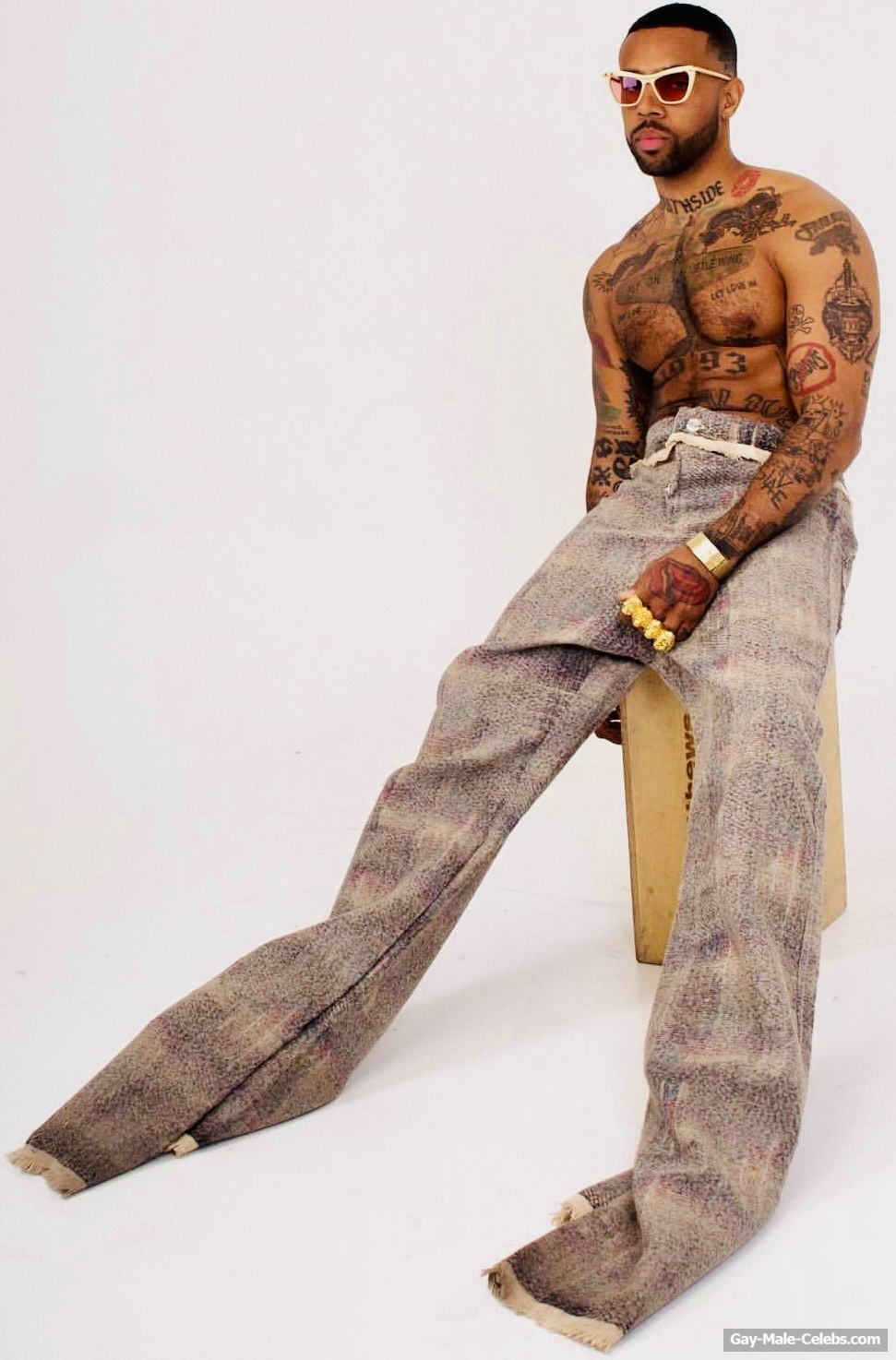 Vic Mensa nude and underwear pics