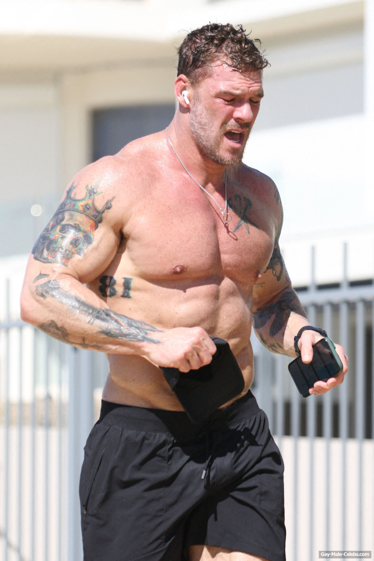 Alan Ritchson shirtless and underwear pics