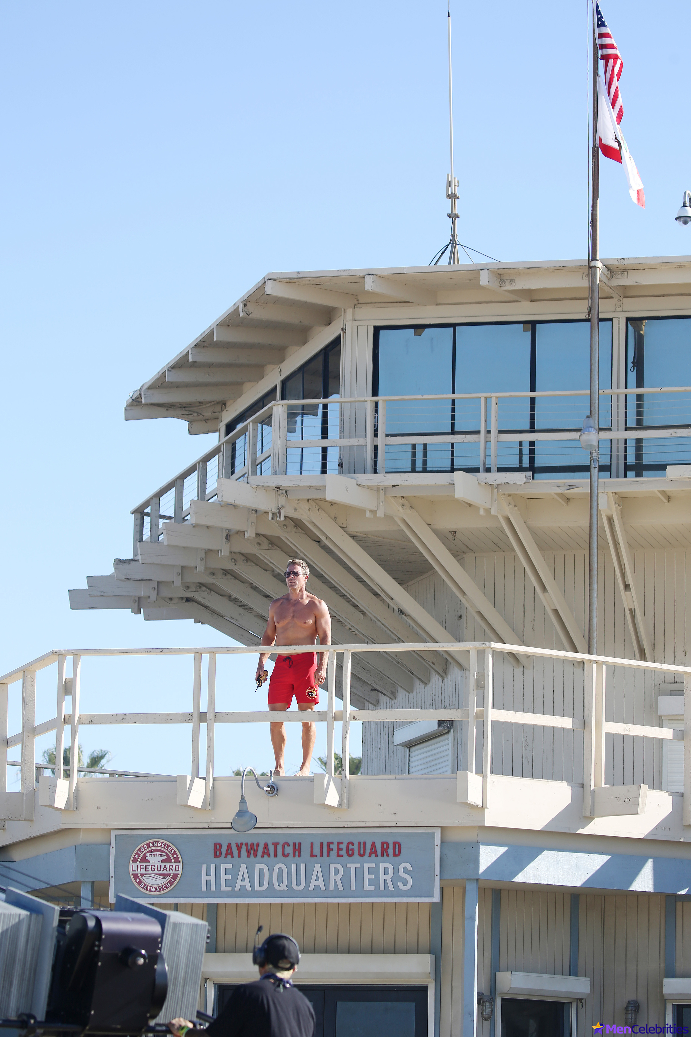 Baywatch Reboot Stephen Amell Shows Off Ripped Body