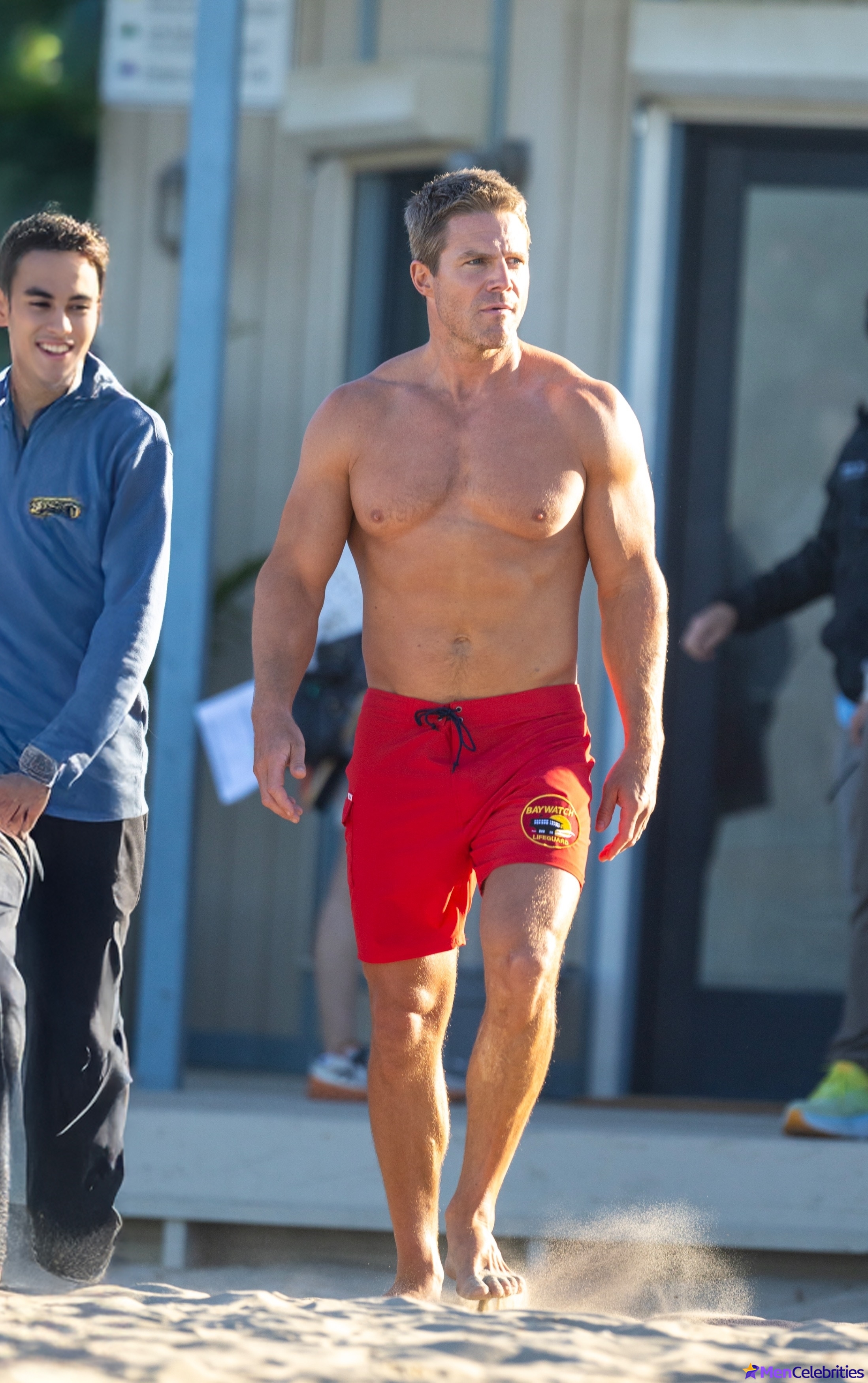 Baywatch Reboot Stephen Amell Shows Off Ripped Body