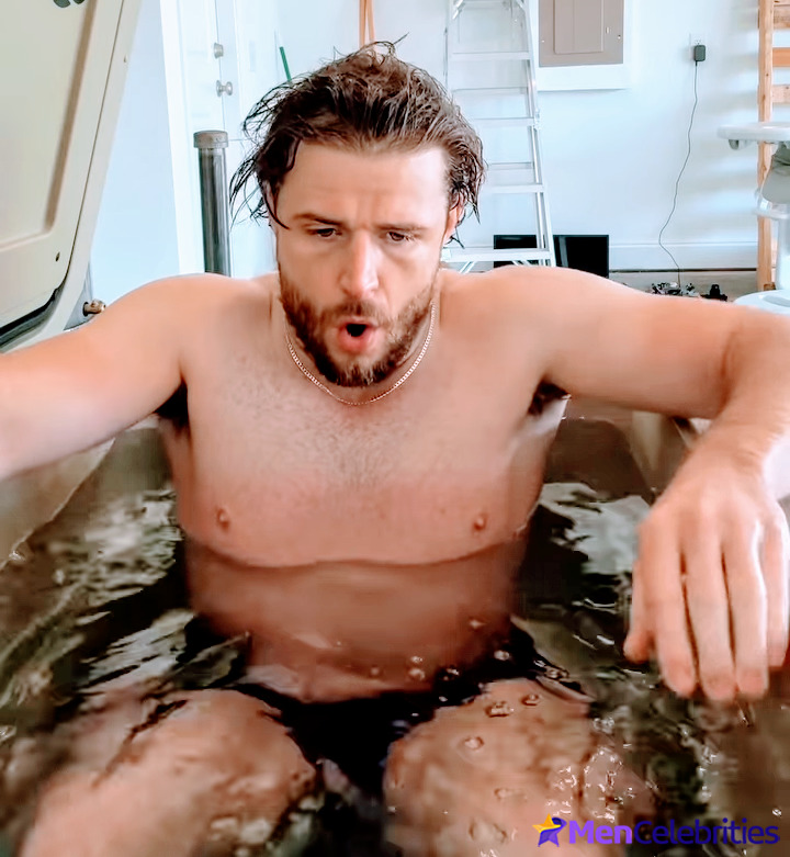 Callum Kerr shirtless and underwear pics