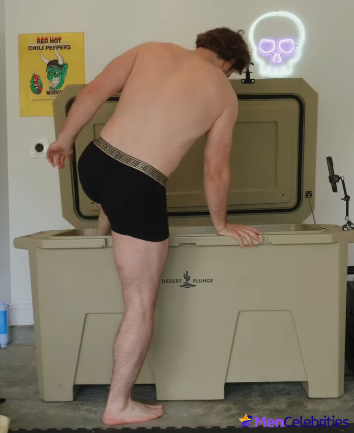 Callum Kerr shirtless and underwear pics