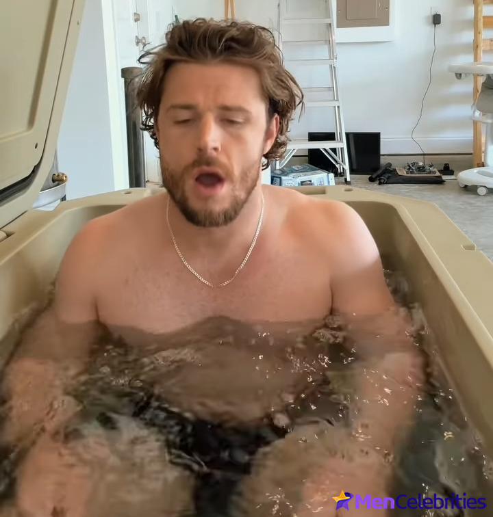 Callum Kerr shirtless and underwear pics