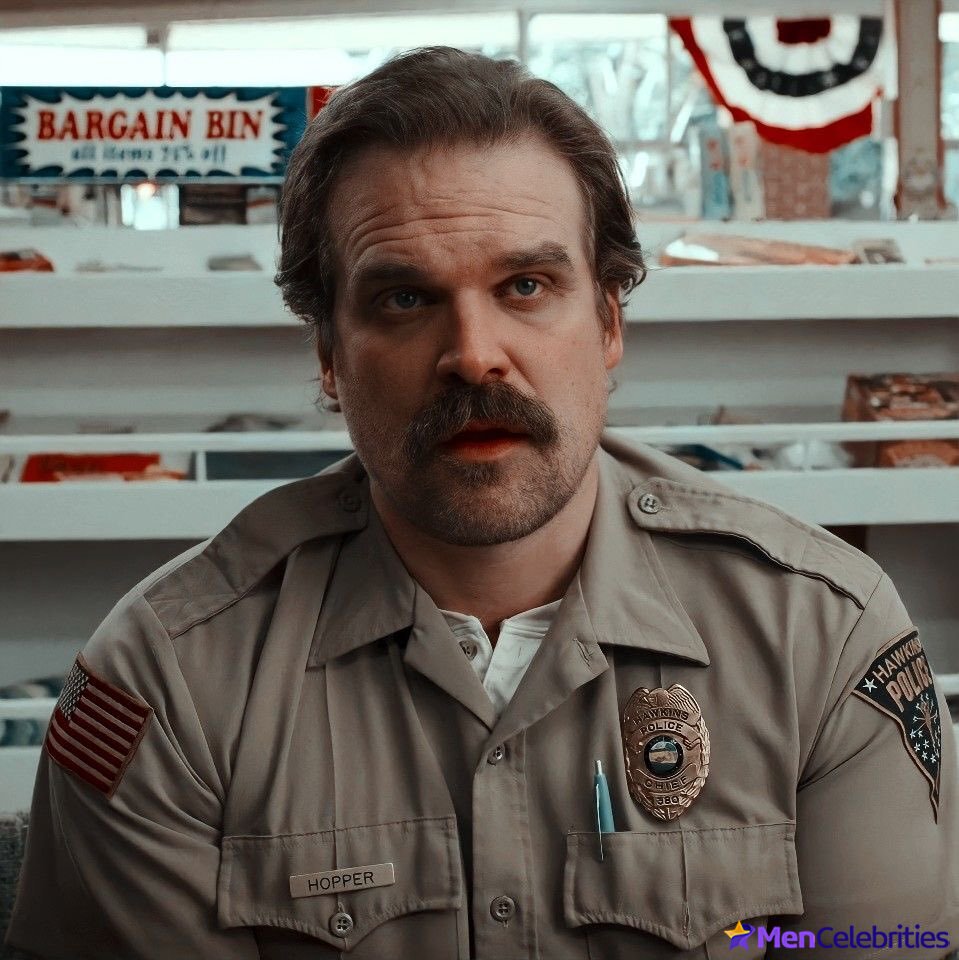 David Harbour shirtless and bulge pics