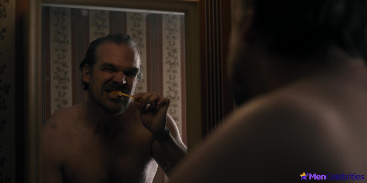 David Harbour nude and sexy scenes