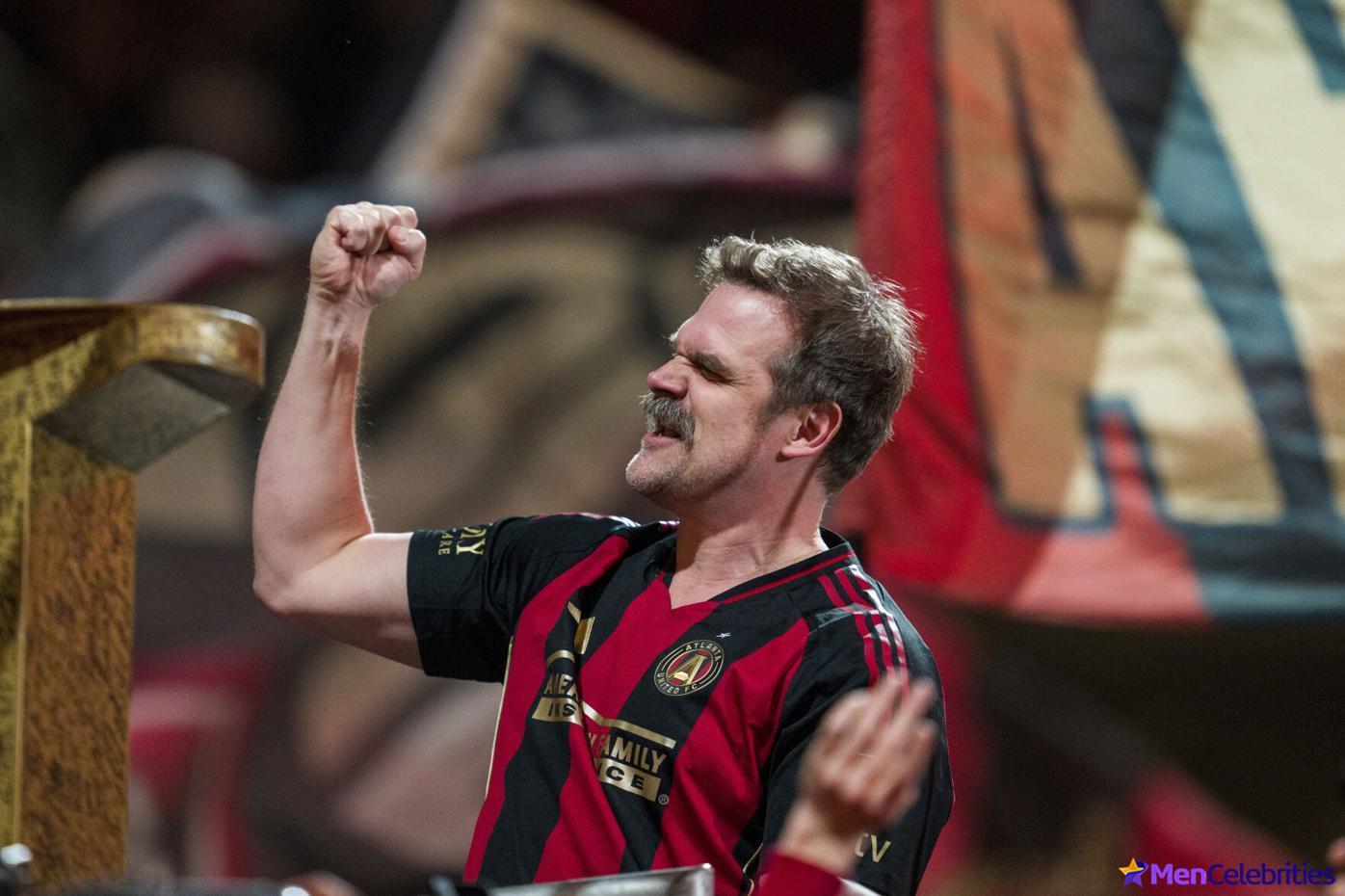 David Harbour shirtless and bulge pics