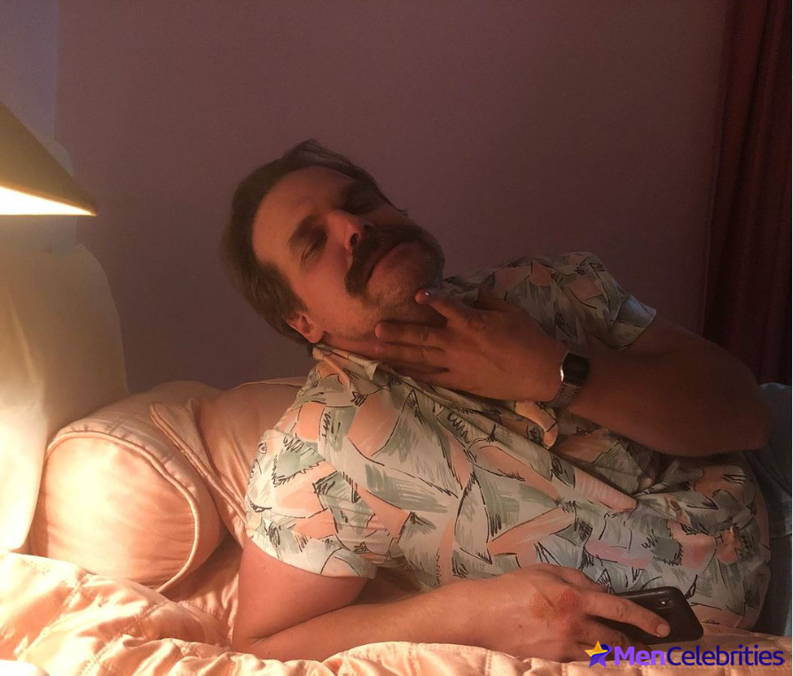 David Harbour nude and sexy scenes