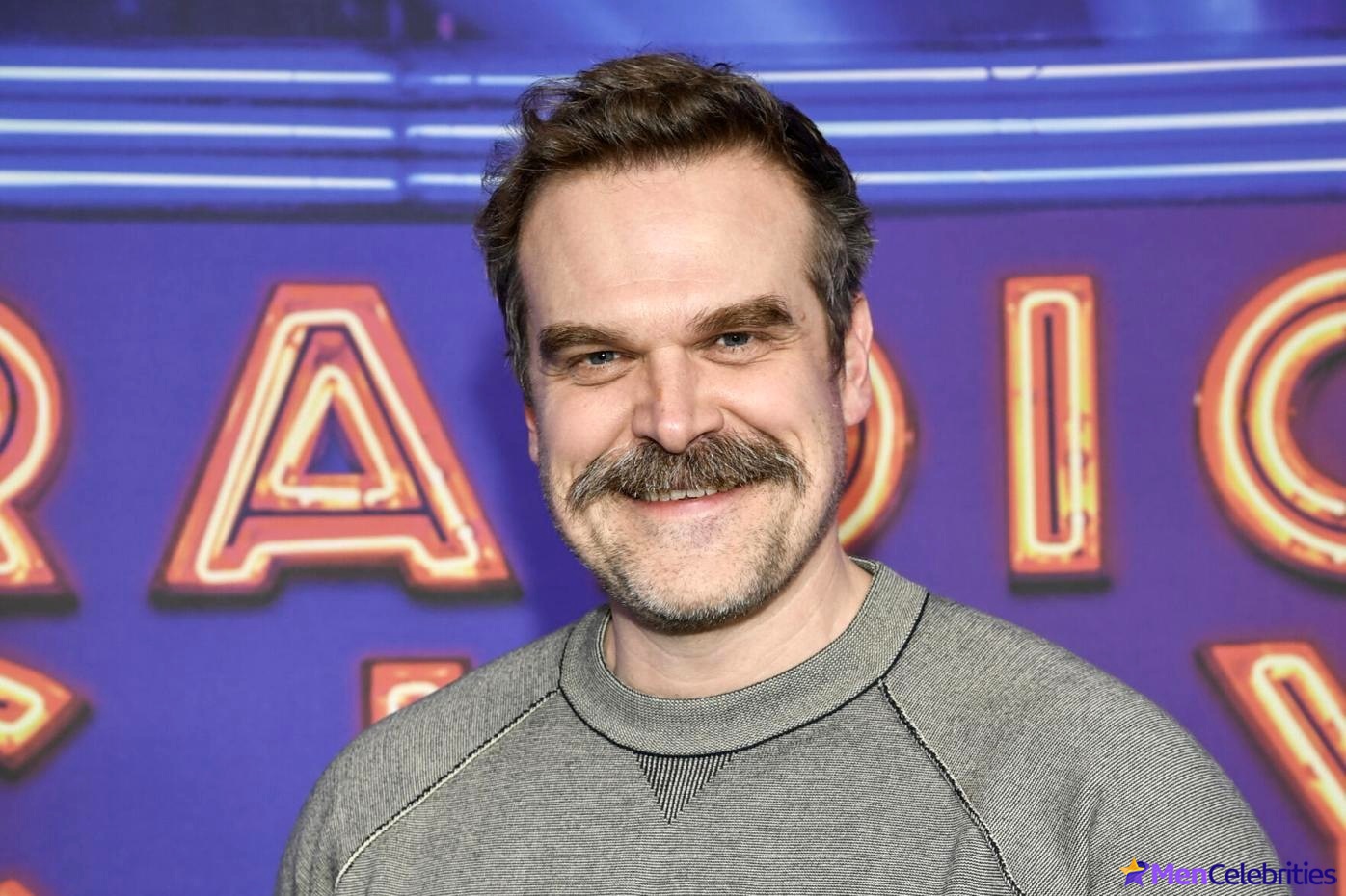 David Harbour shirtless and bulge pics