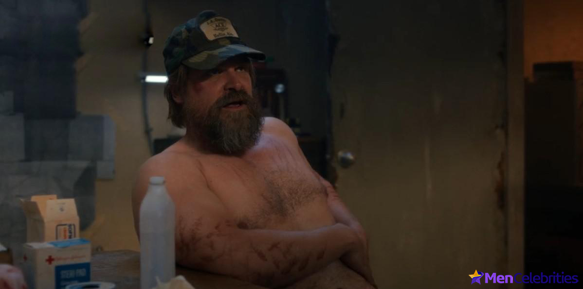 David Harbour nude and sexy scenes