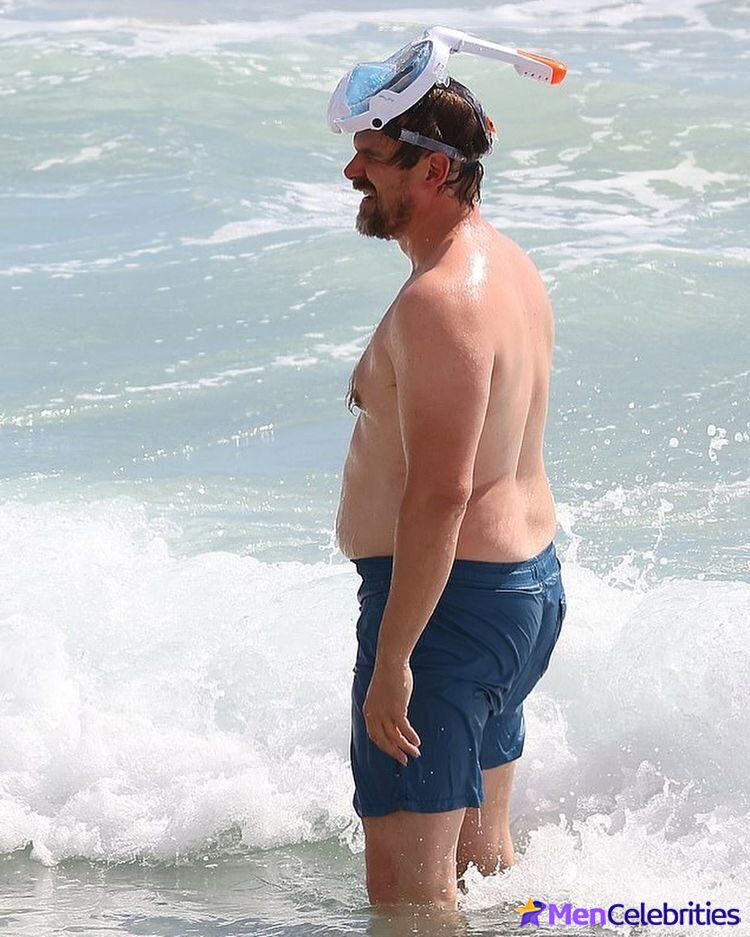 David Harbour shirtless and bulge pics