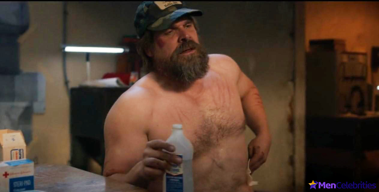 David Harbour nude and sexy scenes