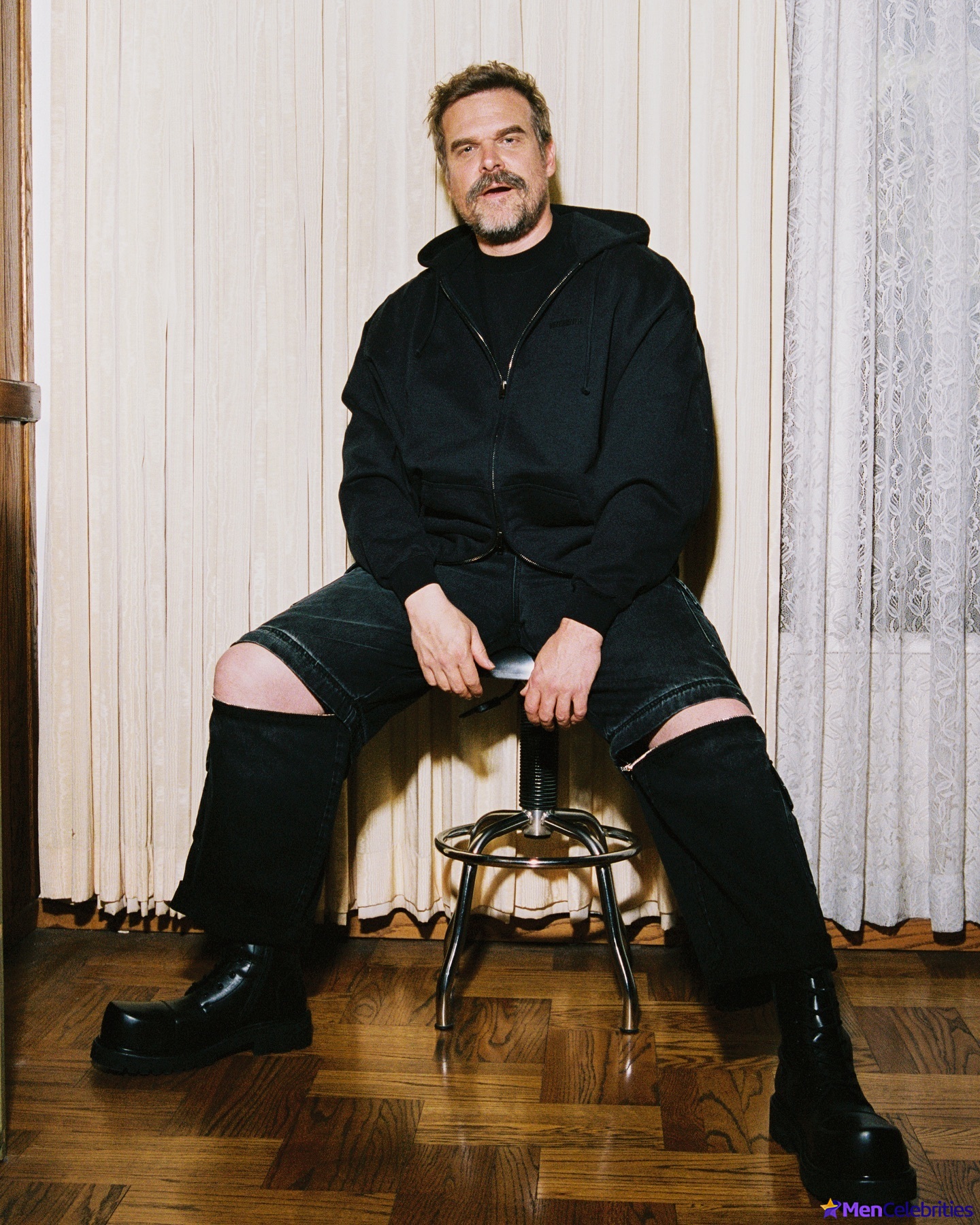 David Harbour shirtless and bulge pics