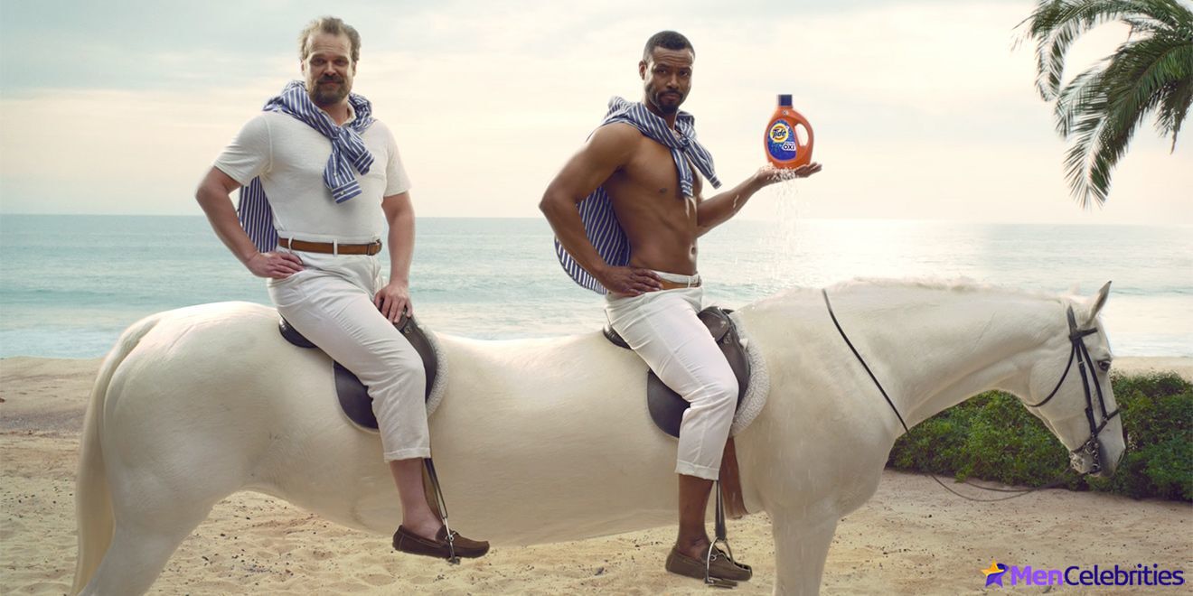 David Harbour shirtless and bulge pics