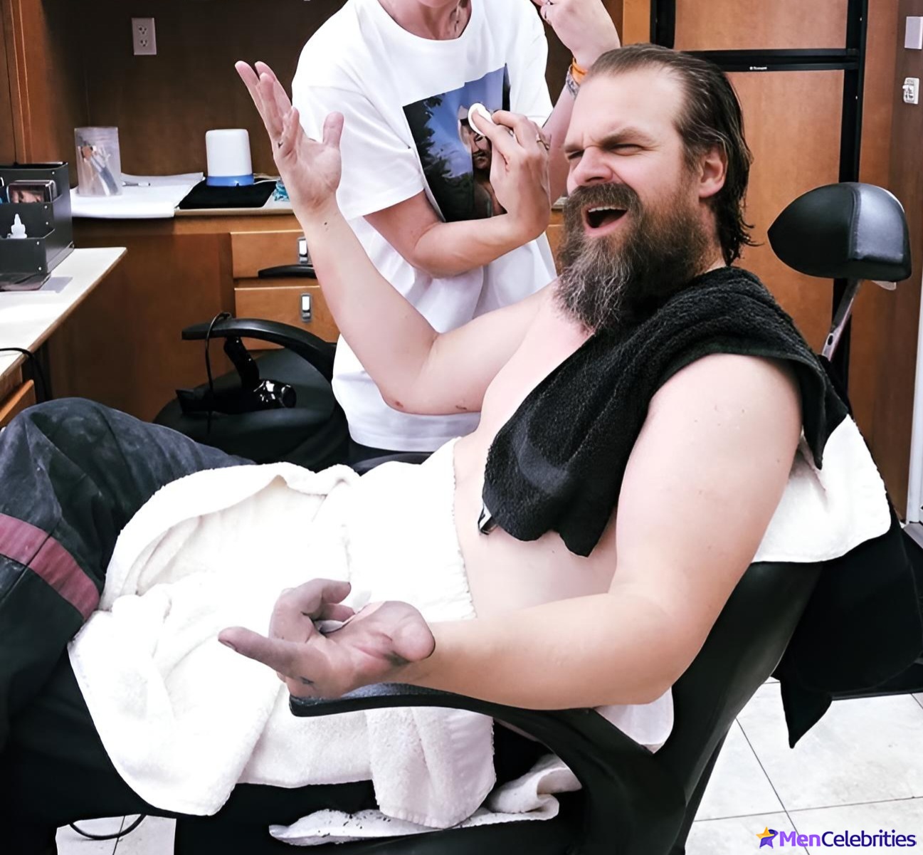 David Harbour shirtless and bulge pics