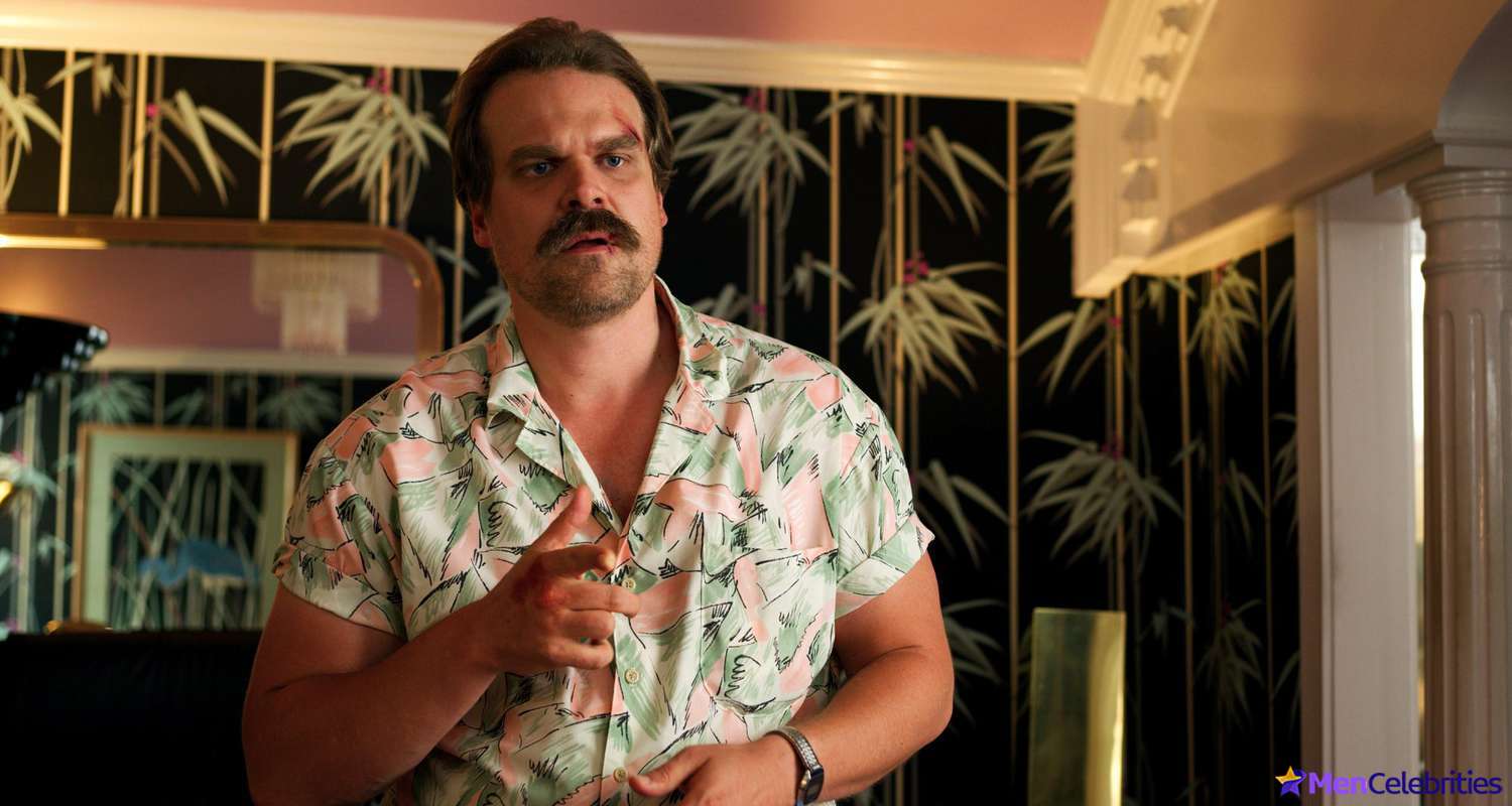 David Harbour nude and sexy scenes