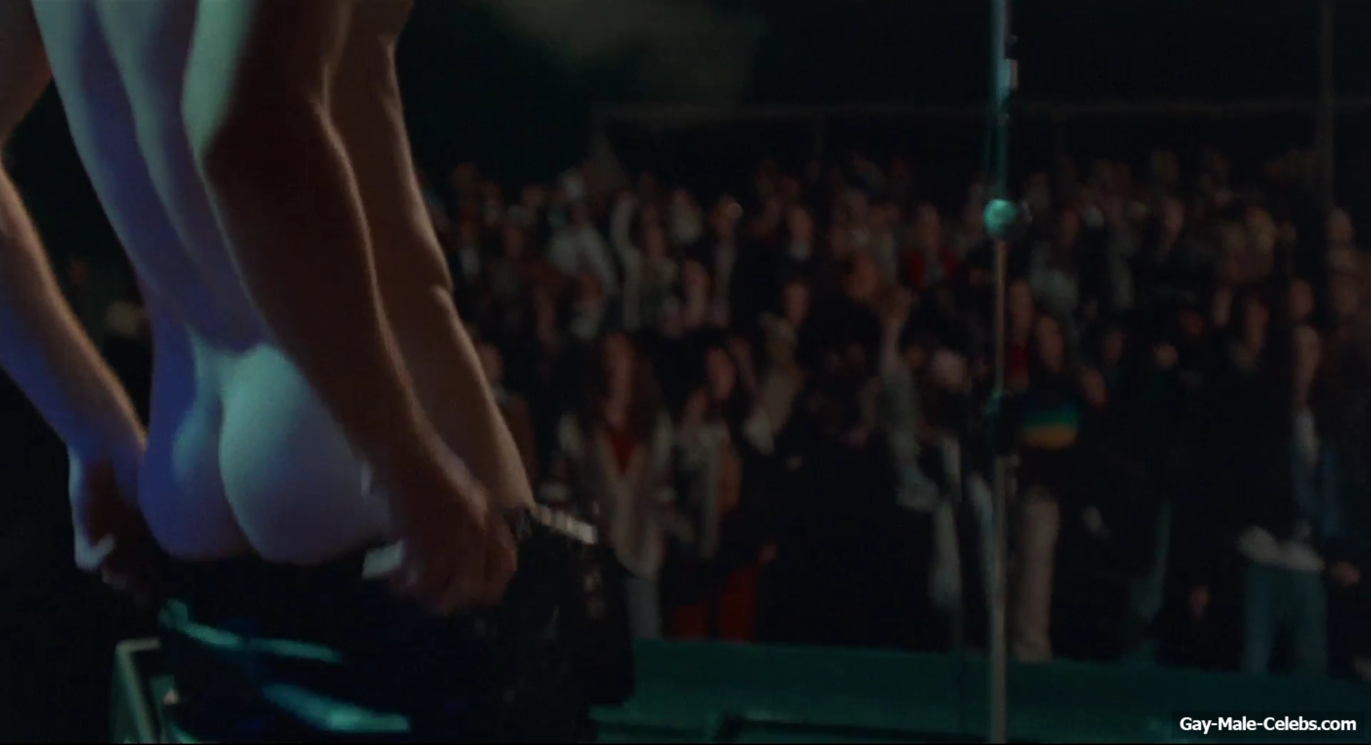 Ewan McGregor frontal nude in Velvet Goldmine