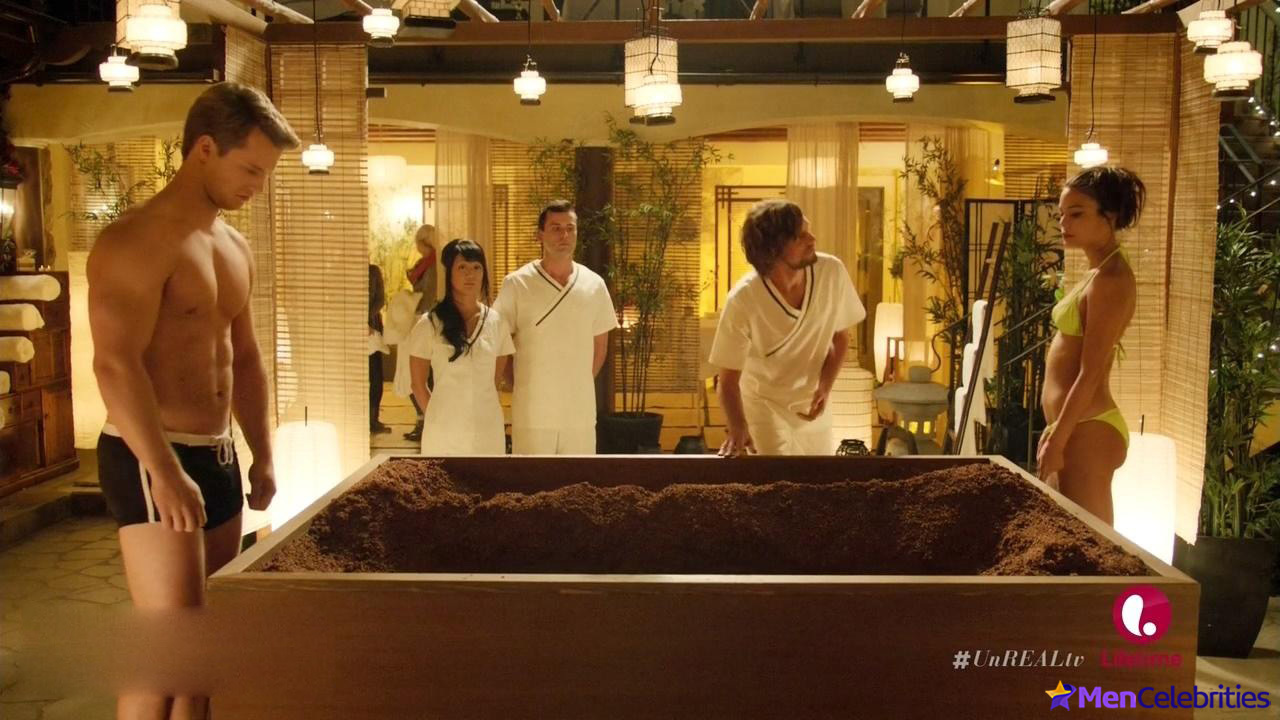 Freddie Stroma nude and sex scenes