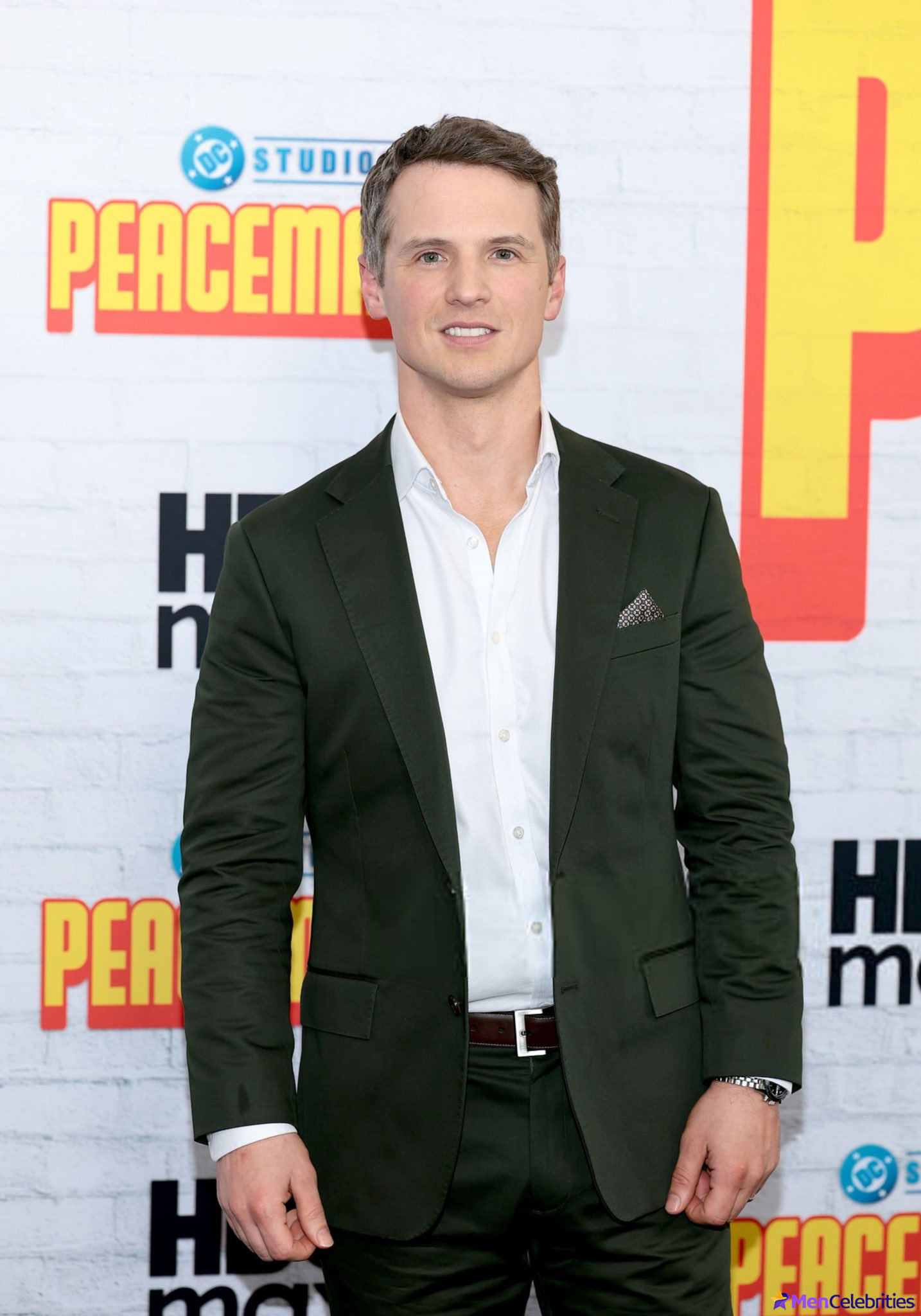 Freddie Stroma shirtless and dick bulge pics