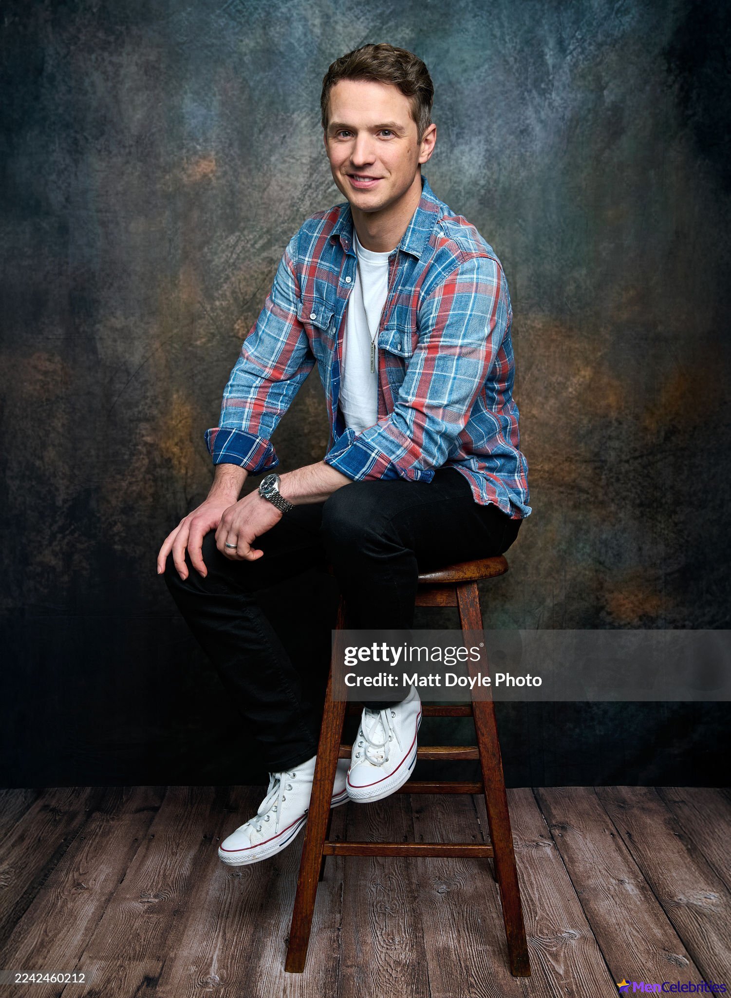 Freddie Stroma shirtless and dick bulge pics