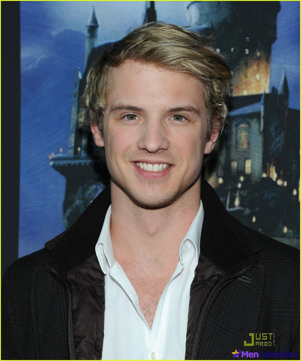 Freddie Stroma shirtless and dick bulge pics