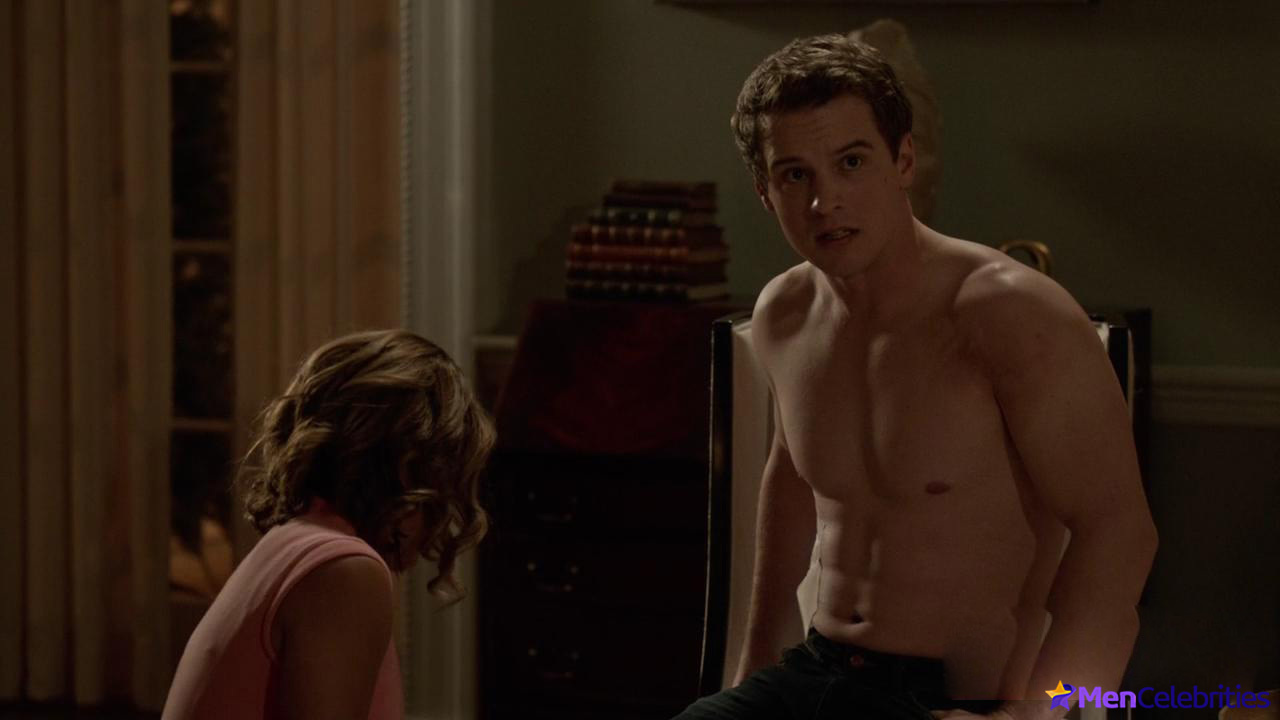 Freddie Stroma nude and sex scenes