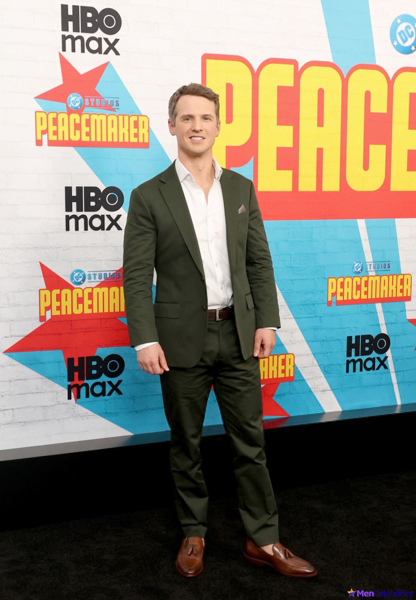 Freddie Stroma shirtless and dick bulge pics