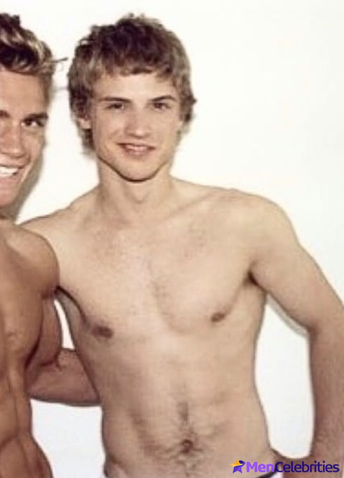 Freddie Stroma shirtless and dick bulge pics