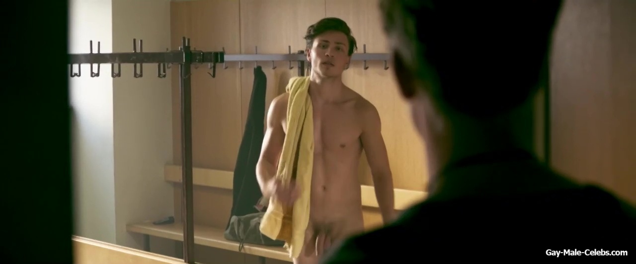 Jannik Schumann Nude Dick Scenes in Center Of My World