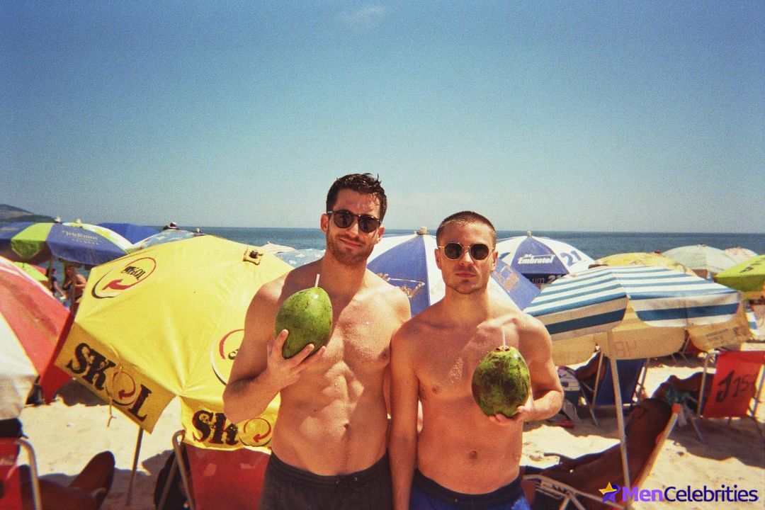 Jannik Schumann naked and erotic photos