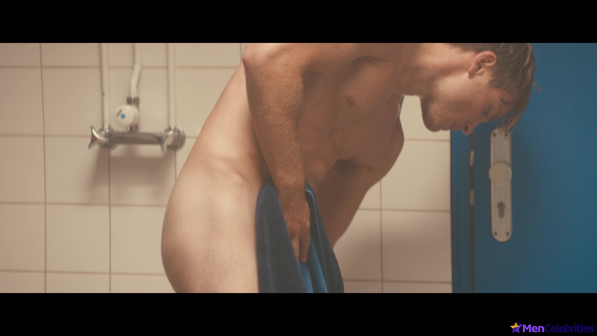 Jannik Schumann naked