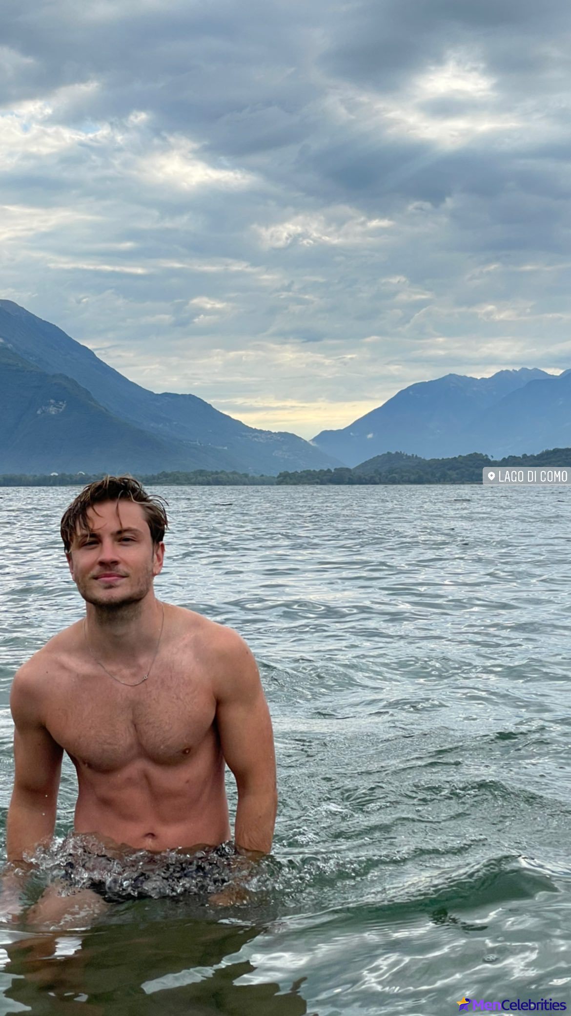 Jannik Schumann naked and erotic photos