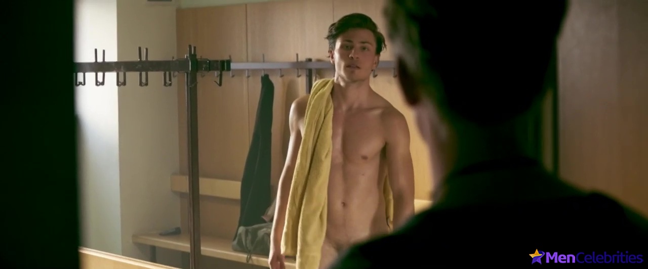 Jannik Schumann nude and gay sex scenes
