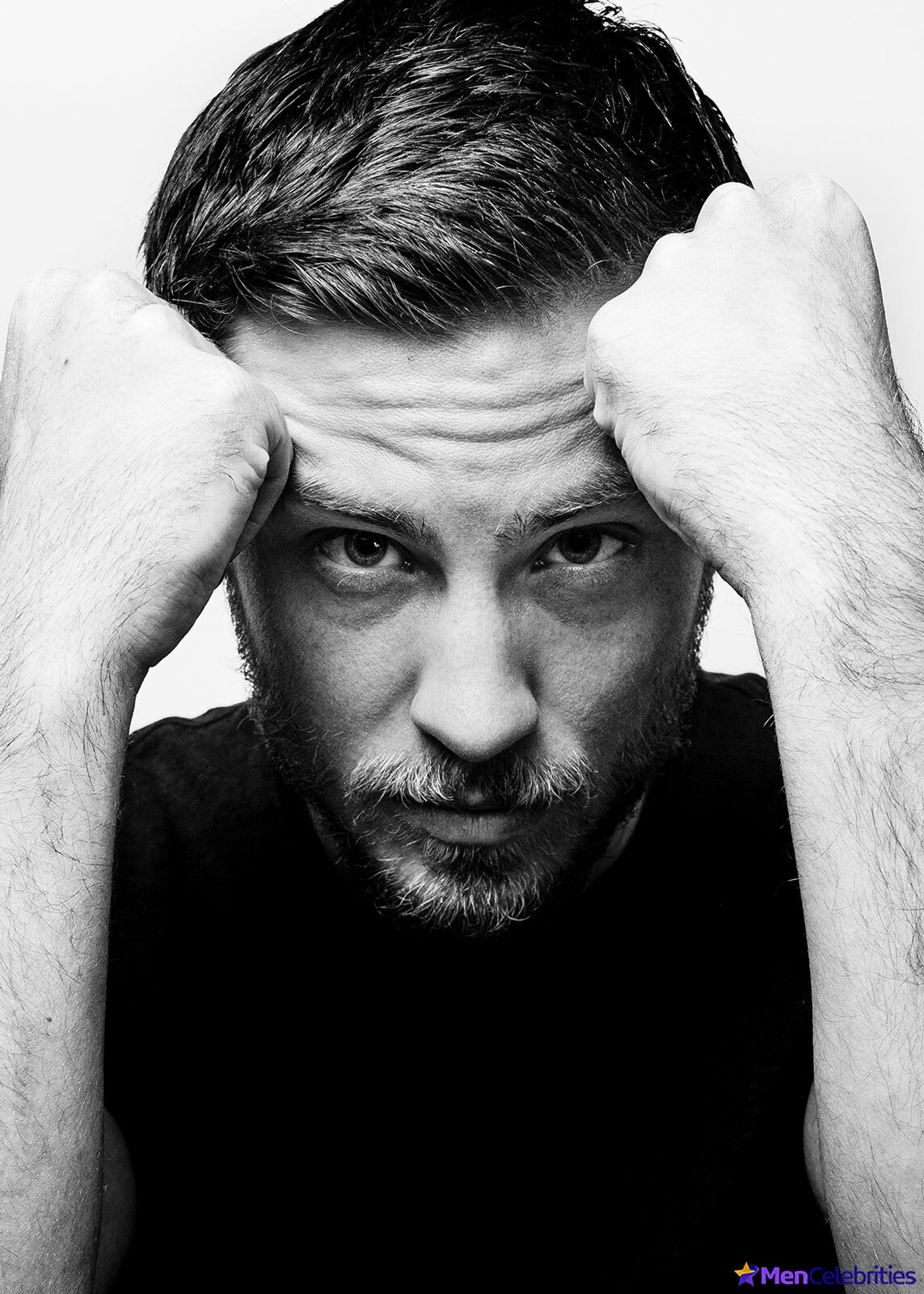 Jannik Schumann naked and erotic photos