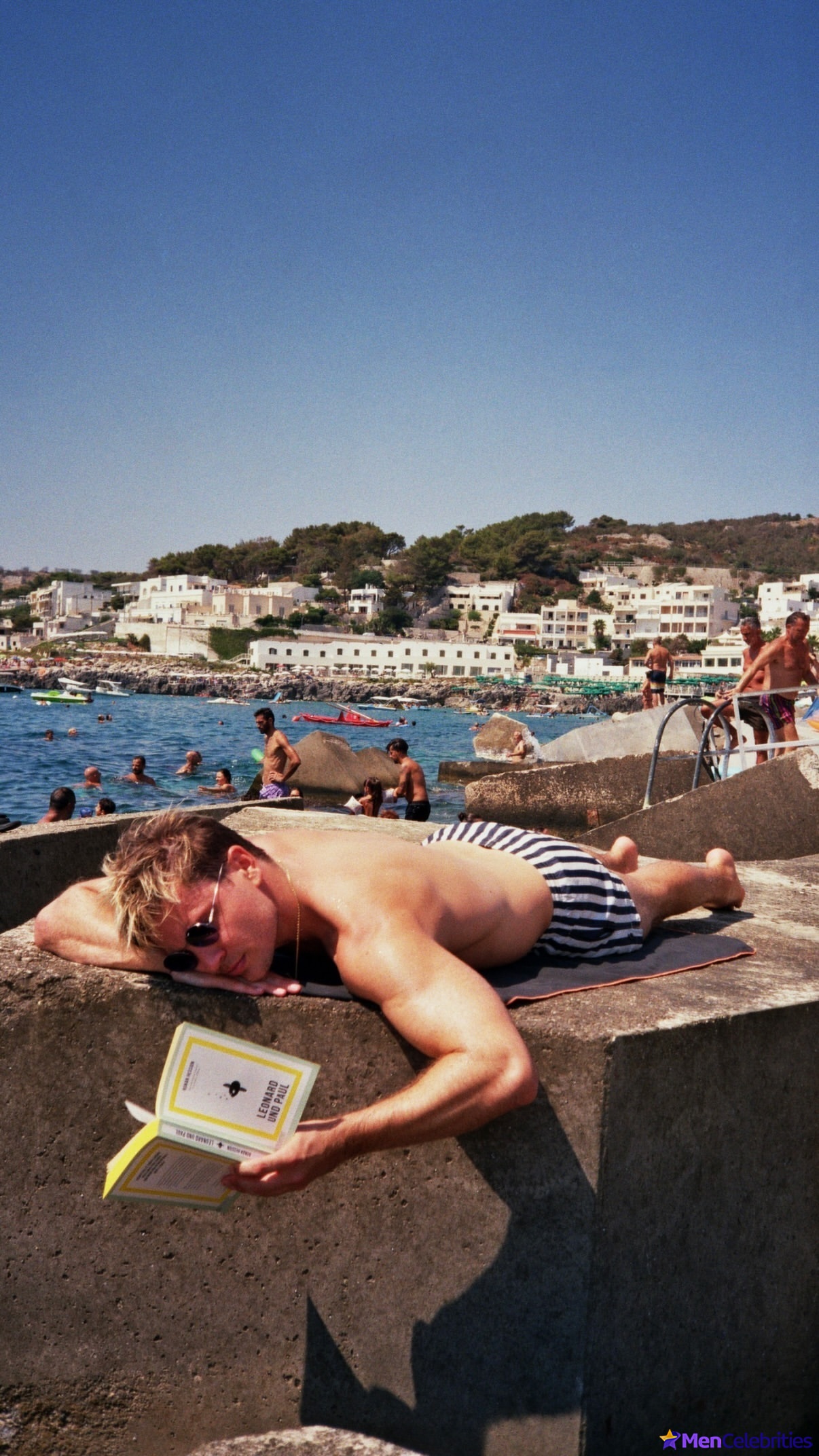 Jannik Schumann naked and erotic photos