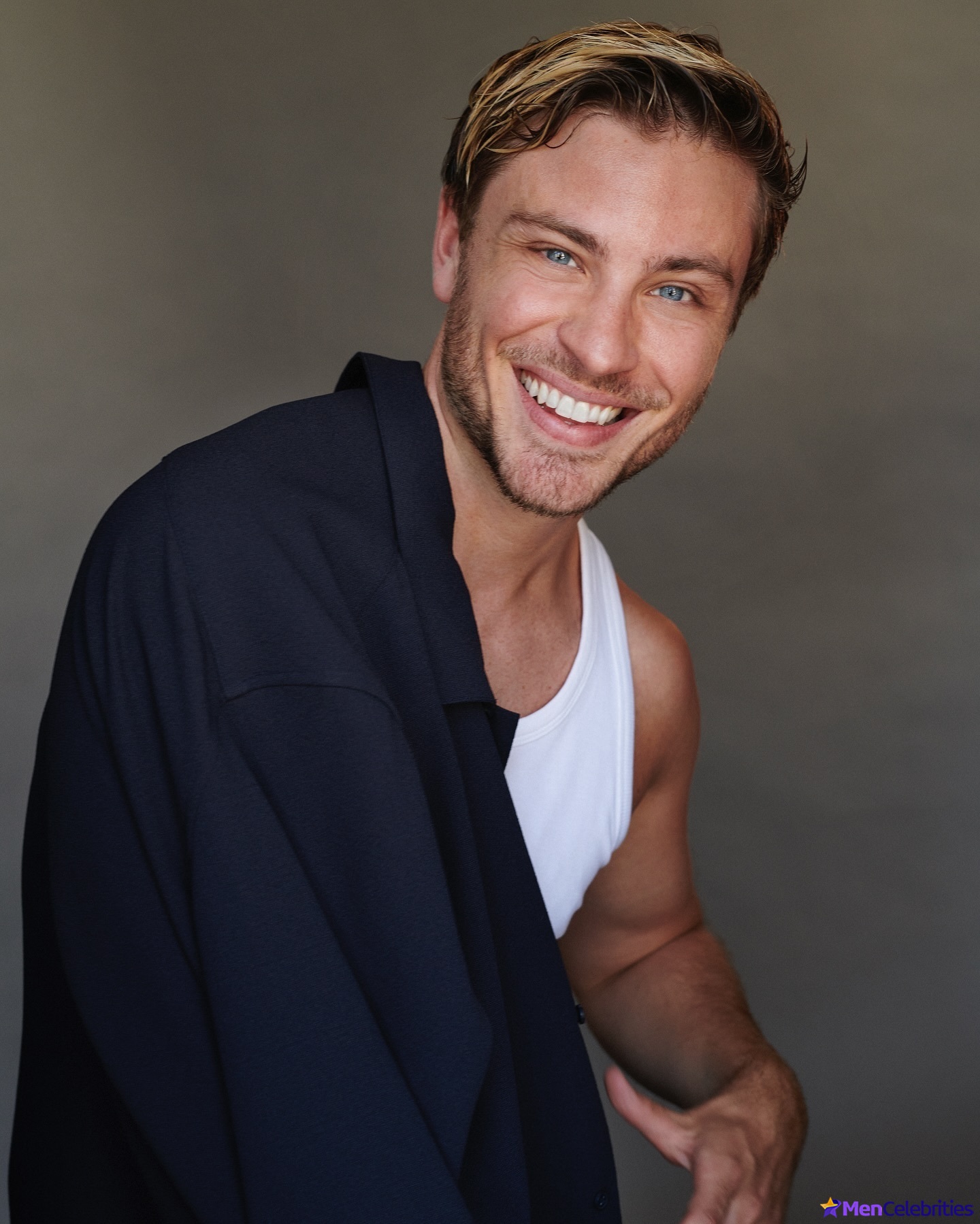 Jannik Schumann naked and erotic photos