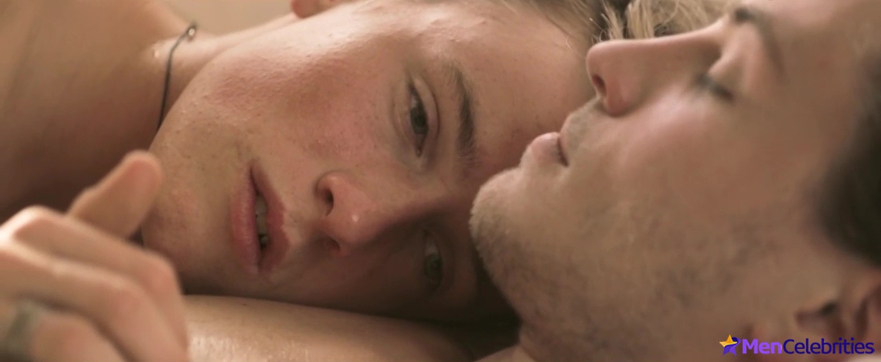 Jannik Schumann nude and gay sex scenes