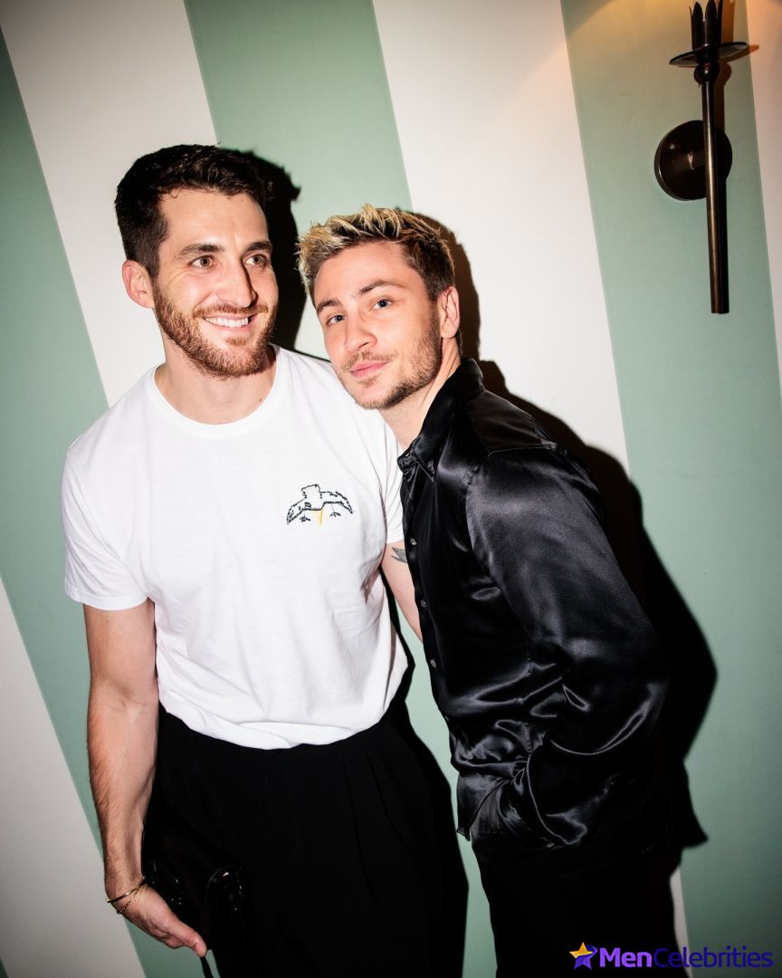 Jannik Schumann naked and erotic photos