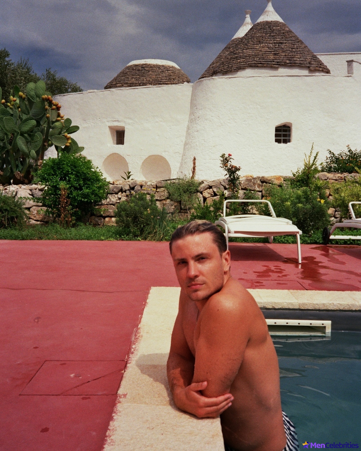 Jannik Schumann naked and erotic photos