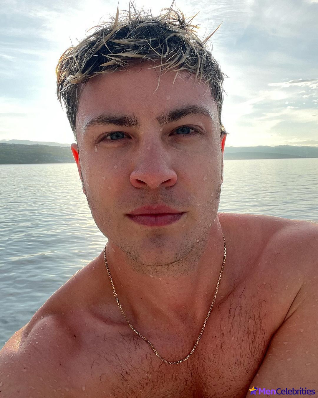 Jannik Schumann naked and erotic photos