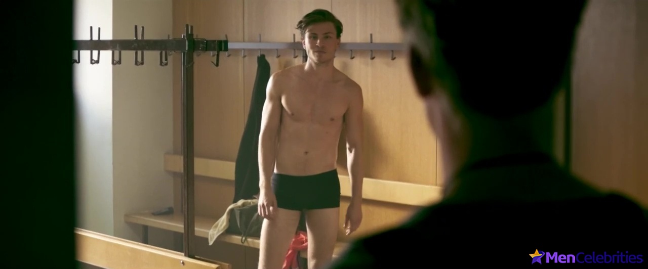 Jannik Schumann nude and gay sex scenes