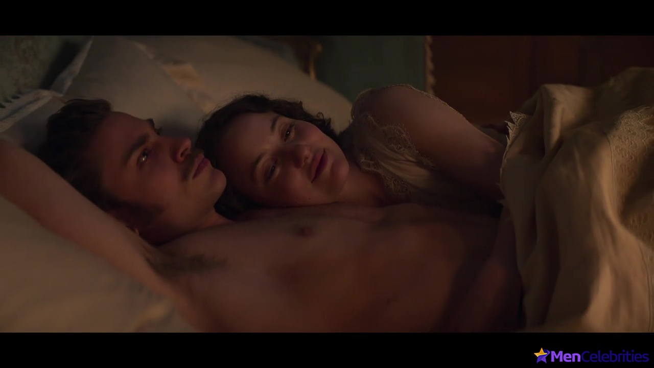 Jannik Schumann nude and gay sex scenes