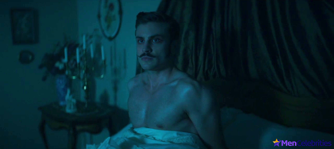 Jannik Schumann nude and gay sex scenes