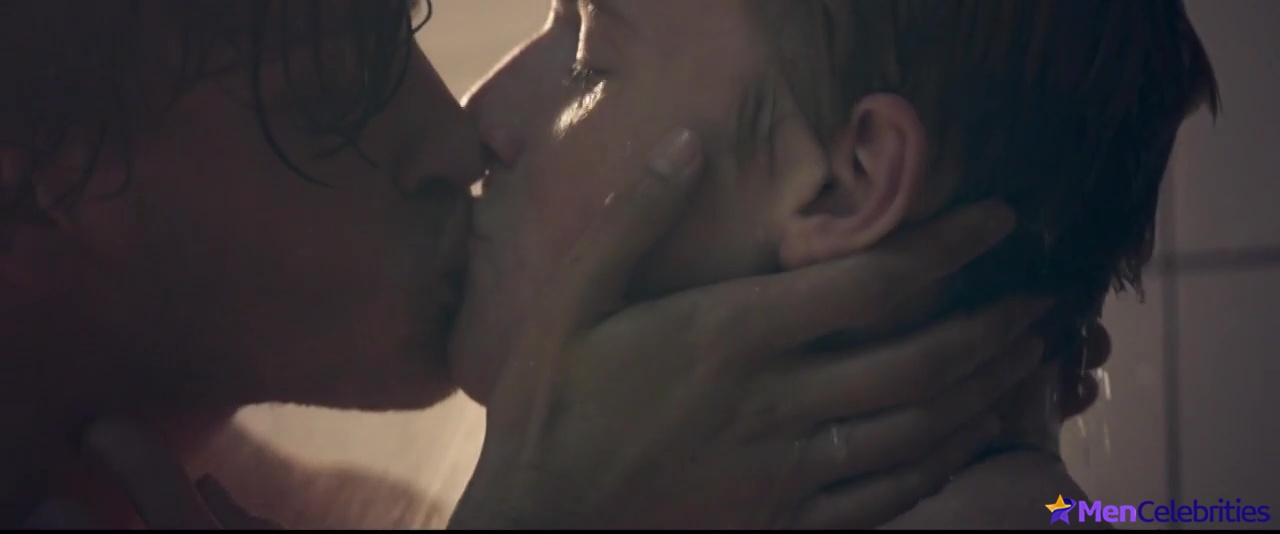 Jannik Schumann nude and gay sex scenes